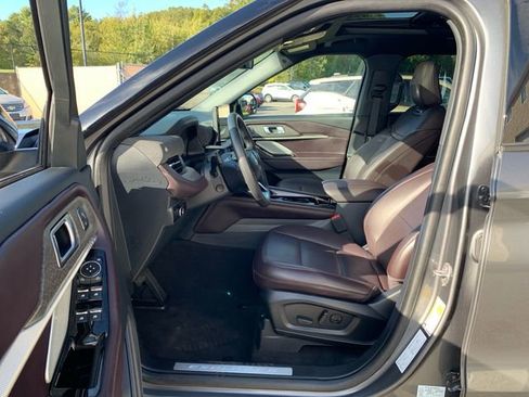 Certified 2025 Ford Explorer Platinum image 31