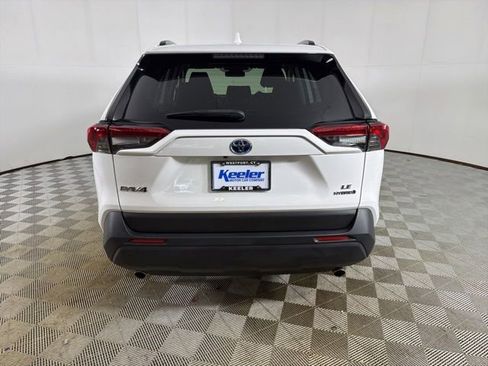 Used 2022 Toyota RAV4 LE AWD/4WD image 5