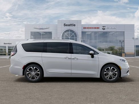 New 2026 Chrysler Pacifica Pinnacle FWD image 22