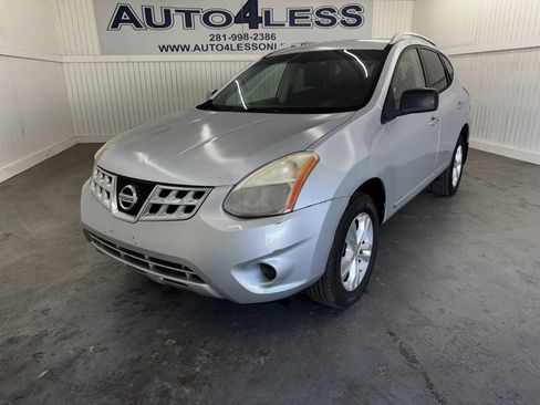 Used 2013 Nissan Rogue SV image 1