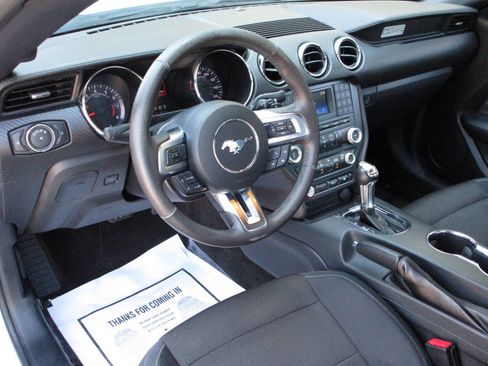 Used 2015 Ford Mustang Coupe RWD image 6