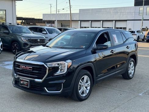 Used 2024 GMC Terrain SLE image 1