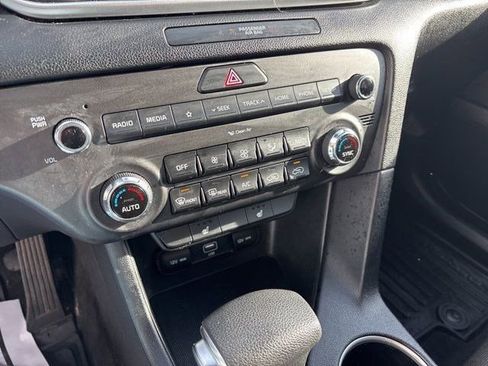 Used 2022 Kia Sportage LX w/ LX AWD Value Edition Package image 23