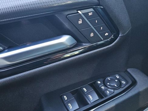 Used 2025 GMC Sierra 2500 AT4 image 19