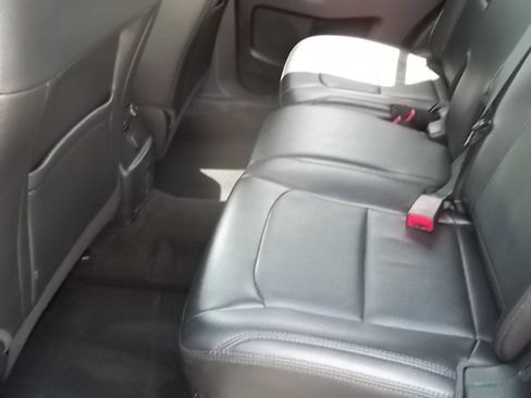 Used 2018 Ford Explorer XLT w/ Equipment Group 202A AWD/4WD image 11