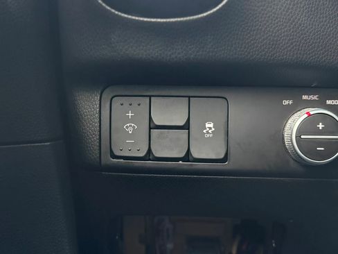 Used 2014 Kia Soul ! w/ Sun & Sound Package FWD image 29