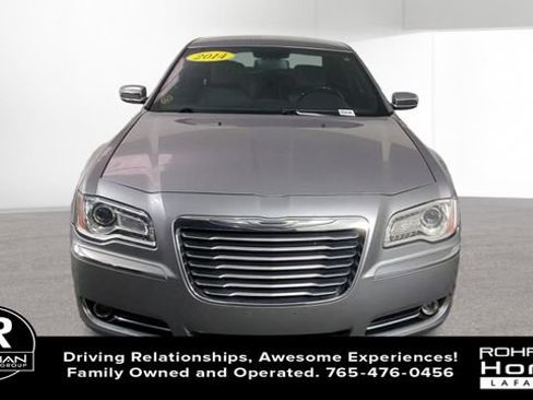 Used 2014 Chrysler 300 C RWD image 3