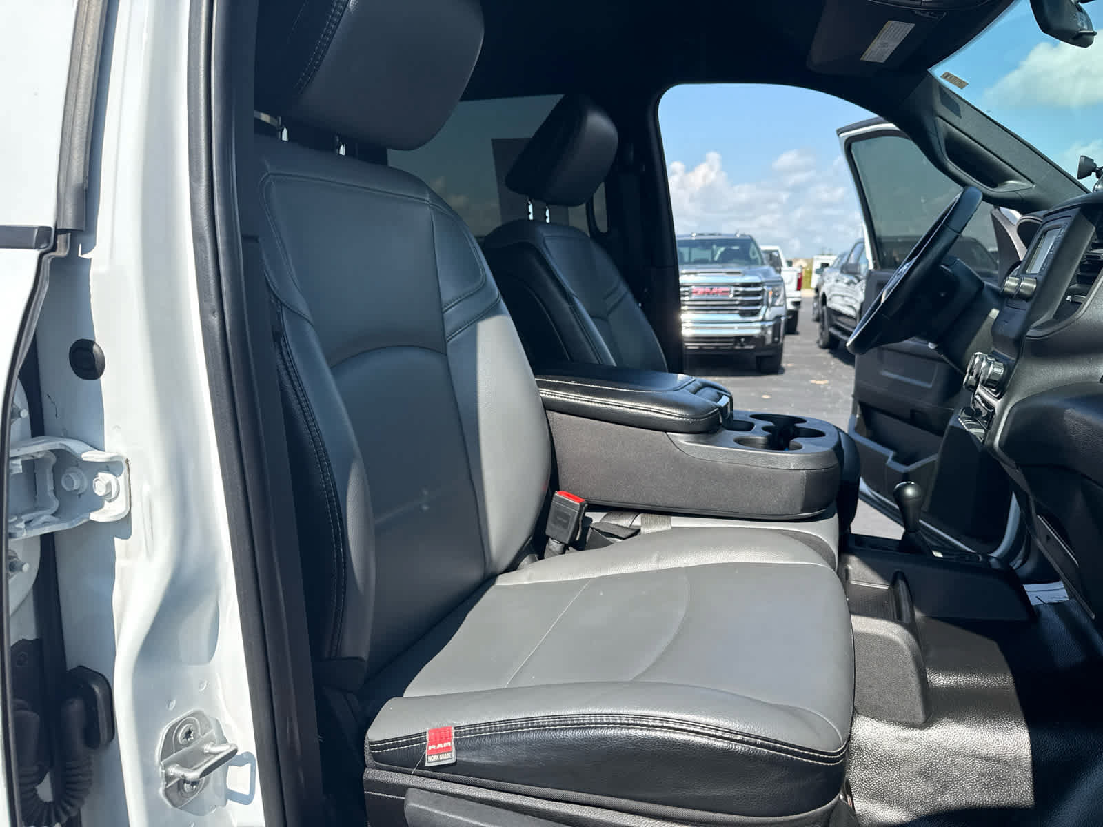 Used 2023 RAM 2500 Tradesman w/ Chrome Appearance Group AWD/4WD image 29