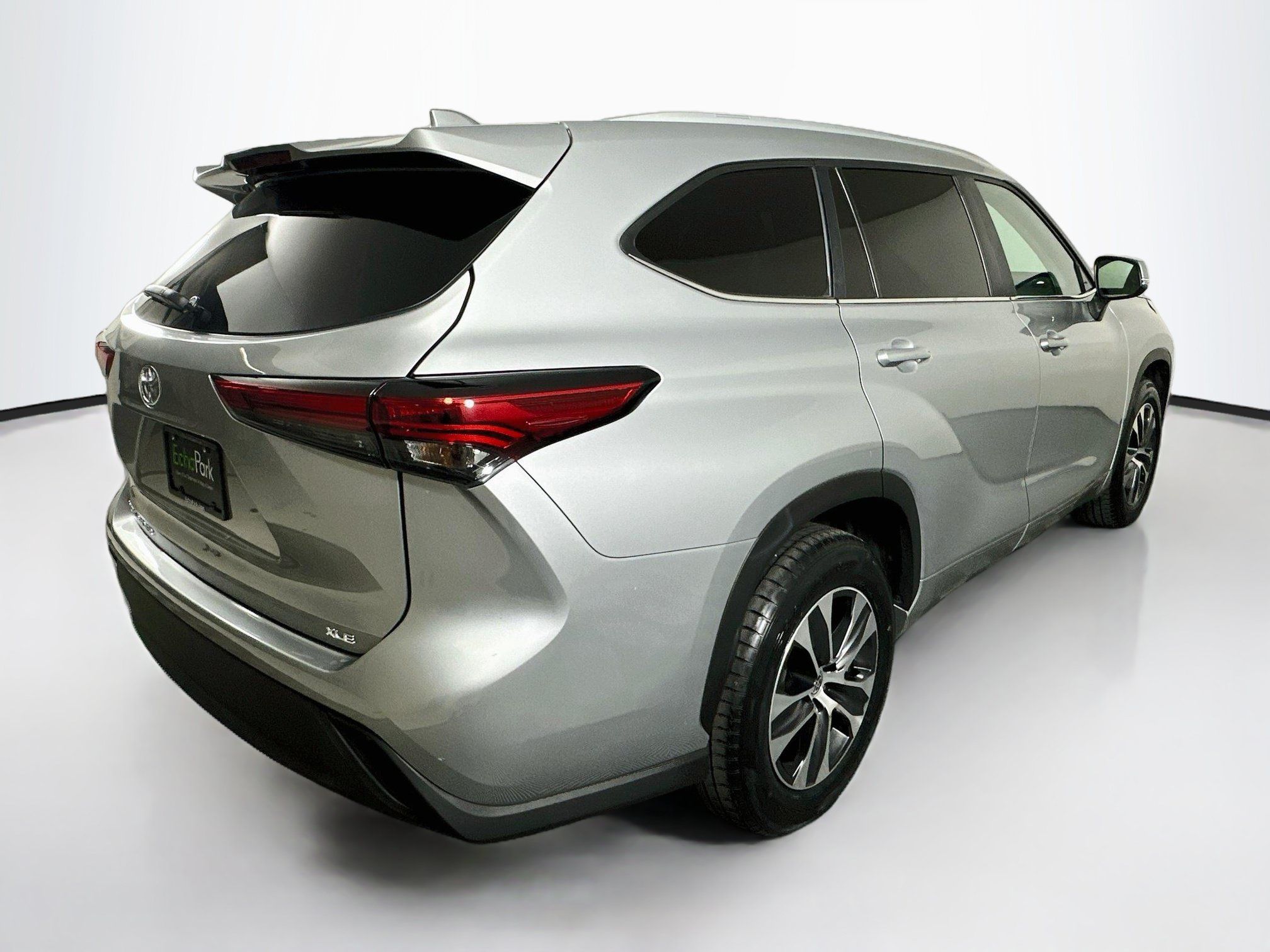 Used 2023 Toyota Highlander XLE FWD image 9