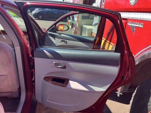 Used 2005 Buick LaCrosse CX w/ Silver Convenience Package image 24