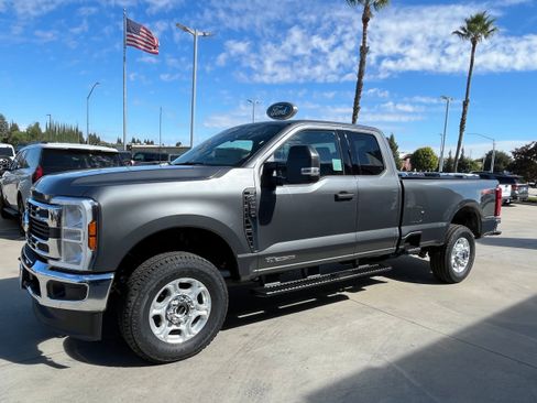 New 2026 Ford F350 XLT w/ FX4 Off-Road Package AWD/4WD image 2