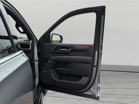 Used 2025 GMC Yukon XL Denali image 22