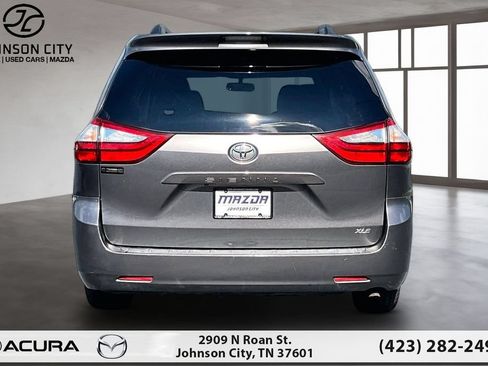 Used 2017 Toyota Sienna XLE FWD image 4