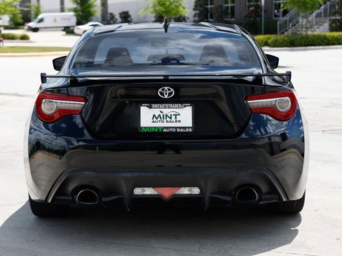 Used 2019 Toyota 86 RWD image 8