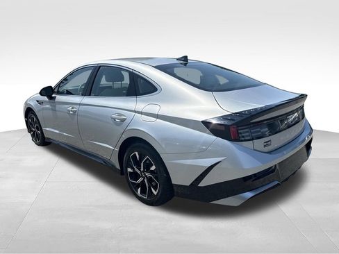 Used 2025 Hyundai Sonata SEL FWD image 3