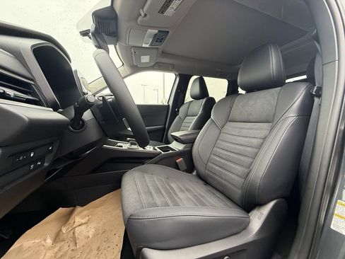 Used 2025 Mitsubishi Outlander SE image 10