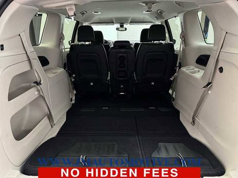Used 2020 Chrysler Pacifica Touring-L FWD image 18