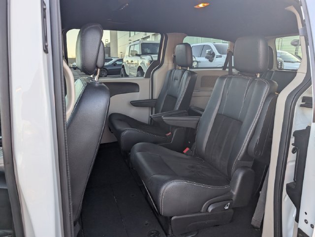 Used 2019 Dodge Grand Caravan SXT FWD image 15