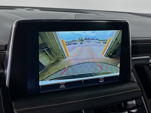 Used 2022 GMC Yukon XL AT4 AWD/4WD image 14