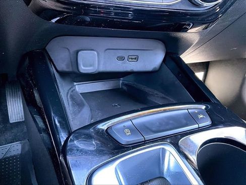 Used 2024 Chevrolet Trax ACTIV w/ Sunroof Package image 27