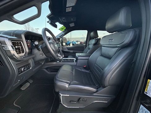 Used 2025 Ford F450 Platinum image 13