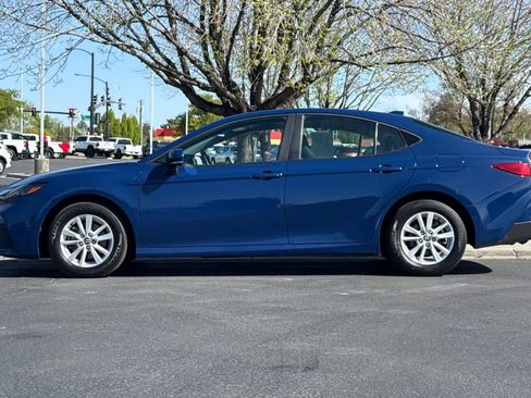 Used 2025 Toyota Camry LE AWD/4WD image 5