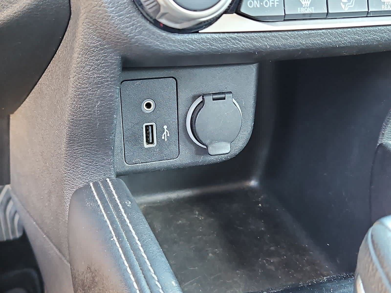 Used 2019 Nissan Kicks SR w/ SR Premium Package FWD image 29