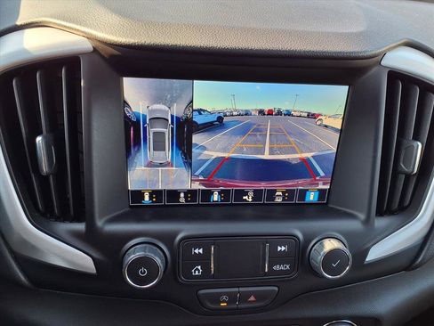 Used 2024 GMC Terrain SLT w/ Infotainment Package II image 6