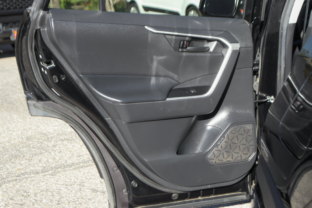 Used 2021 Toyota RAV4 LE FWD image 31