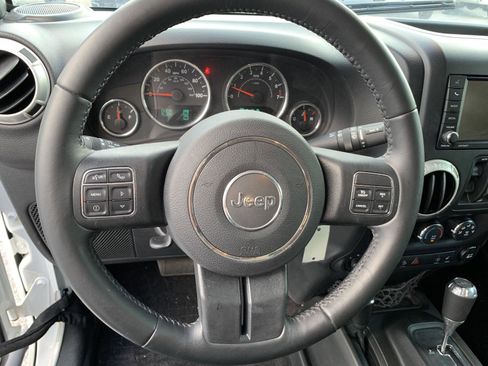 Used 2017 Jeep Wrangler Unlimited Sahara w/ Connectivity Group image 14