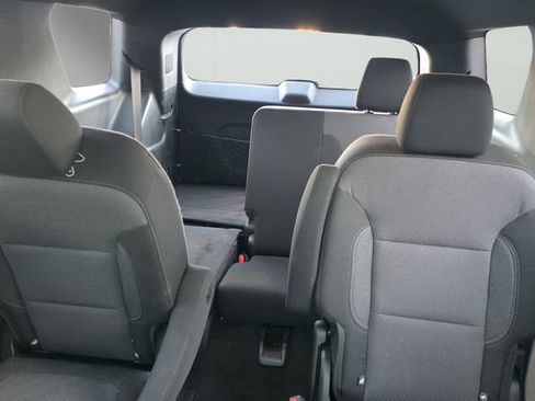 Used 2023 Chevrolet Traverse LT image 13