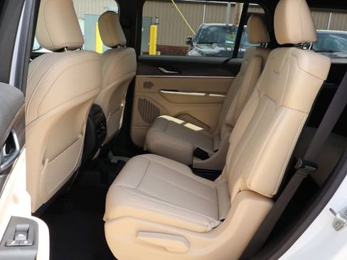 New 2026 Jeep Grand Cherokee L Limited w/ Luxury Tech Group II AWD/4WD image 43