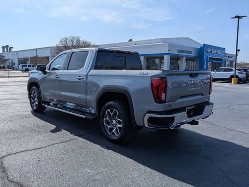 New 2026 GMC Sierra 1500 SLE image 5