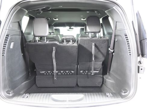 Used 2025 Chrysler Pacifica Select image 18