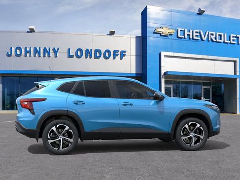 New 2026 Chevrolet Trax RS w/ Sunroof Package FWD image 5