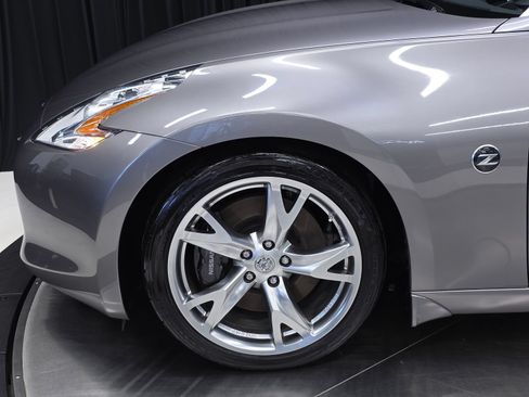 Used 2009 Nissan 370Z Touring w/ Sport Pkg RWD image 38