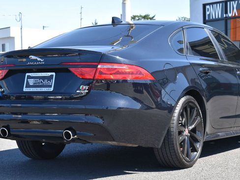Used 2017 Jaguar XF S image 8