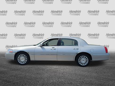 Used 2003 Lincoln Town Car Executive image 7