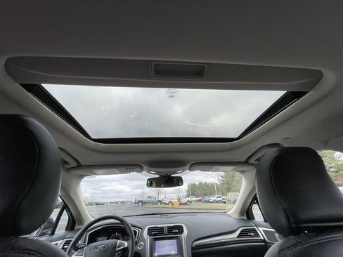 Used 2019 Ford Fusion SEL image 19