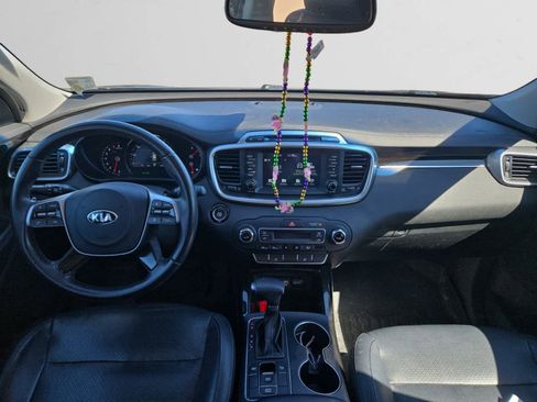 Used 2019 Kia Sorento EX image 10