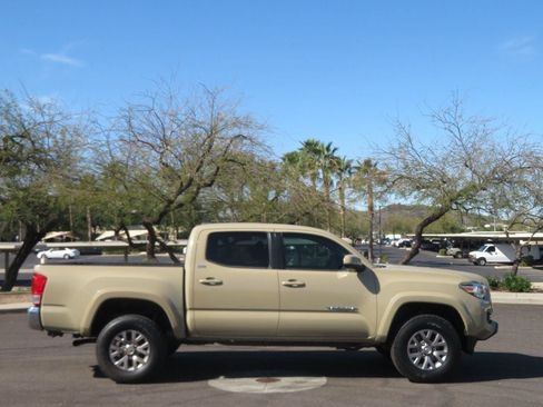 Used 2016 Toyota Tacoma SR5 w/ SR5 Appearance Package (SN) image 3