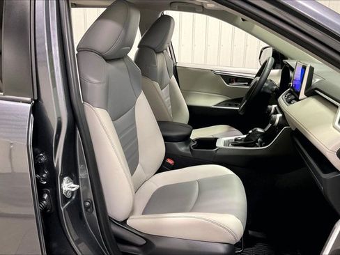 Used 2023 Toyota RAV4 XLE Premium AWD/4WD image 7