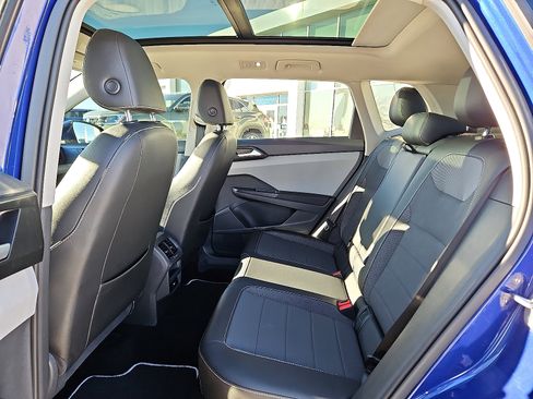 Certified 2023 Volkswagen Taos SE w/ Panoramic Sunroof Package image 8