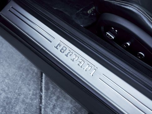 Used 2018 Ferrari GTC4Lusso T image 35