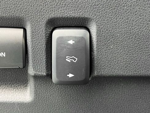 Used 2025 Ford F250 Platinum image 31