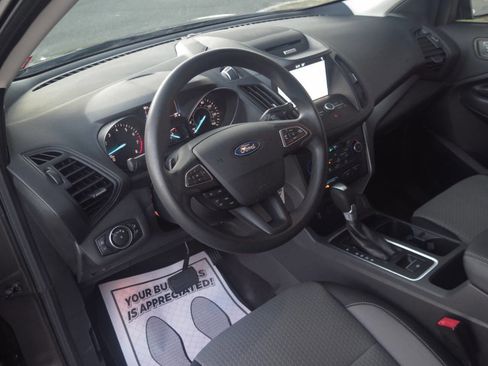 Used 2017 Ford Escape SE w/ Equipment Group 201A image 7