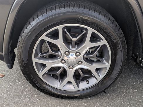 Used 2020 Jeep Grand Cherokee Overland image 28