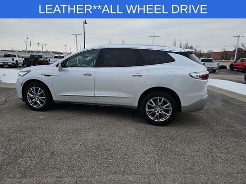Used 2023 Buick Enclave Premium image 11