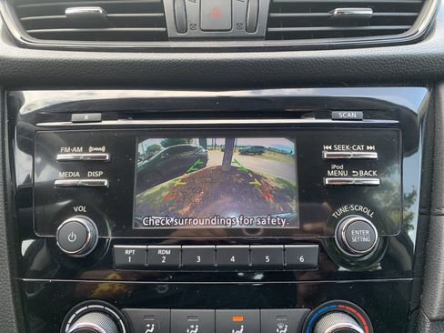 Used 2017 Nissan Rogue S FWD image 25