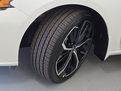 New 2025 Nissan Altima 2.5 SR w/ SR Premium Package image 32